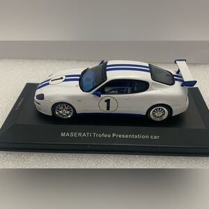 Trofeo Presentation Car Model - White and Blue